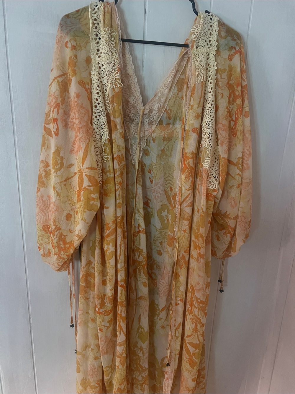 Free People Peach & Cream Floral Lace-Trim kimono or robe